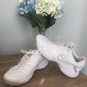 Nike - City Court Tennis Shoes - Sz 9 - 488136-101